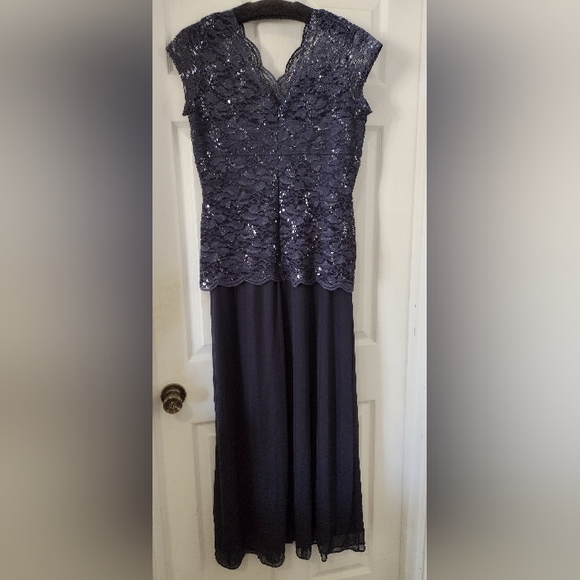 Dark gray sequin gown - Picture 2 of 5